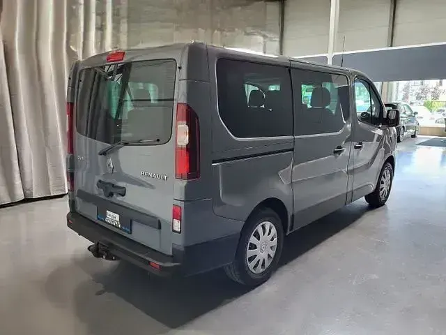 Gebraucht Renault Trafic Life 146 PS (107 kW) 2019 Grau Van / Kleinbus