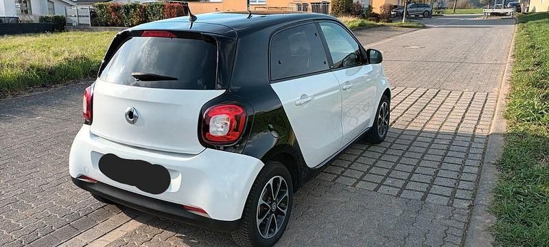 Gebraucht Smart ForFour 71 PS (52 kW) 2018 Weiß Kleinwagen