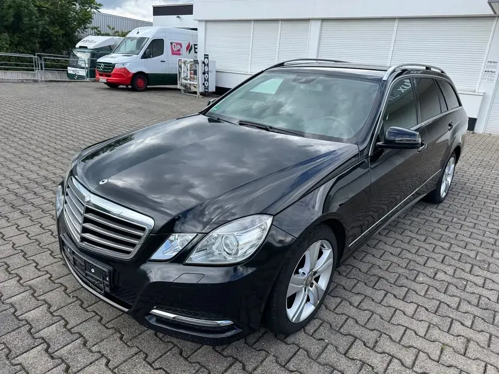 Gebraucht Mercedes E250 204 PS (150 kW) 2012 Schwarz Kombi