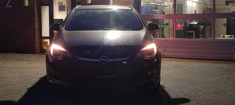 Gebraucht Opel Astra 131 PS (96 kW) 2013 Schwarz Kombi