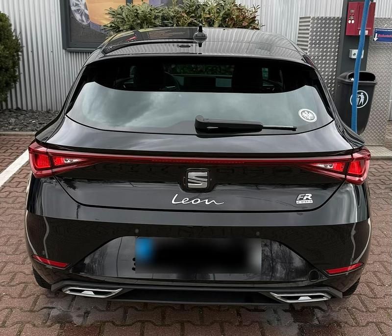 Second-hand Seat Leon FR 204 CP (150 kW) 2021 Negru Berlinǎ