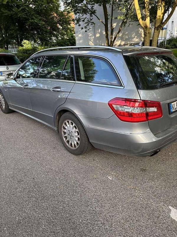 Gebraucht Mercedes E250 Avantgarde 204 PS (150 kW) 2010 Limousine
