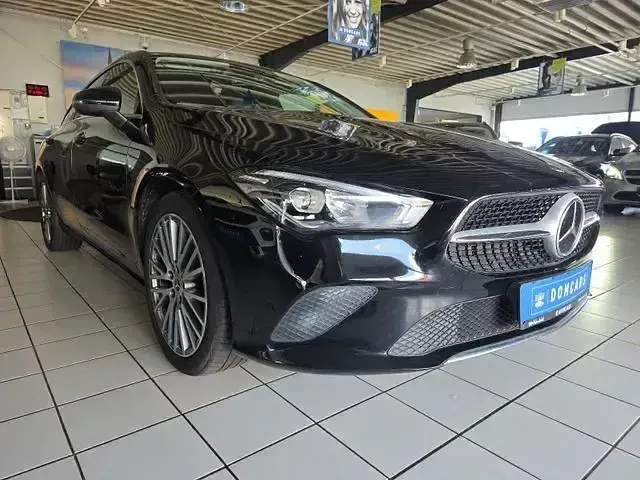 Gebraucht Mercedes CLA200 Shooting Brake 150 PS (110 kW) 2019 Schwarz Kombi