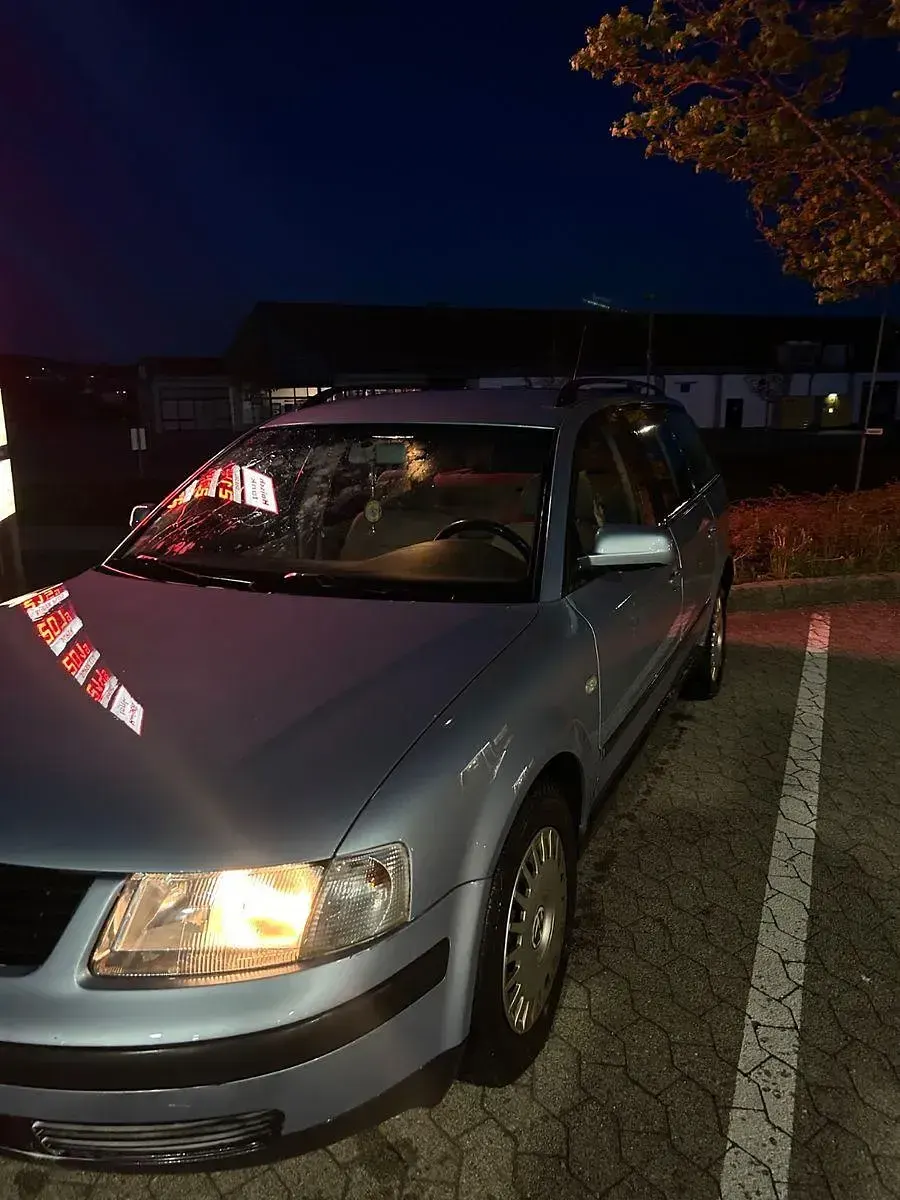 Gebraucht VW Passat Basis 101 PS (74 kW) 1999 Blau Kleinwagen
