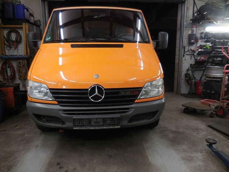 Gebraucht Mercedes Sprinter 82 PS (60 kW) 2001 Orange