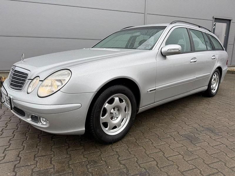 Gebraucht Mercedes E220 Classic 150 PS (110 kW) 2003 Silber Limousine