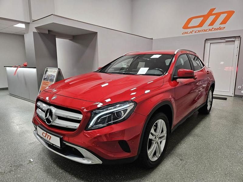 Rot Gebraucht 2016 Mercedes GLA200 SUV | 16.900 € (Fairer Preis) - Bild 1/4