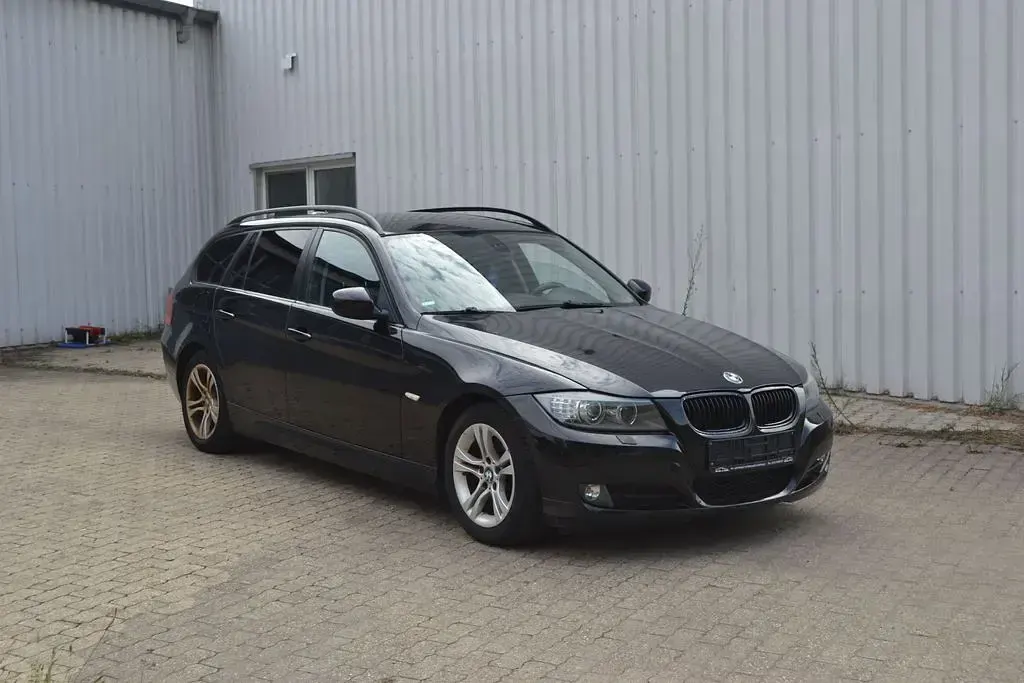 Gebraucht BMW 318 143 PS (105 kW) 2009 Schwarz Kombi