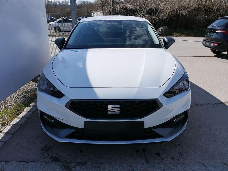 Neu Seat Leon FR 150 PS (110 kW) 2026 Nevadaweiß metallic Limousine
