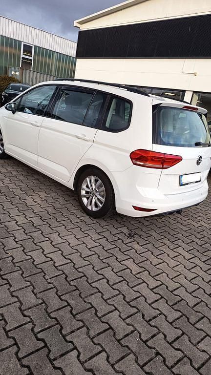 Gebraucht VW Touran Comfortline 150 PS (110 kW) 2016 Weiß Van / Kleinbus