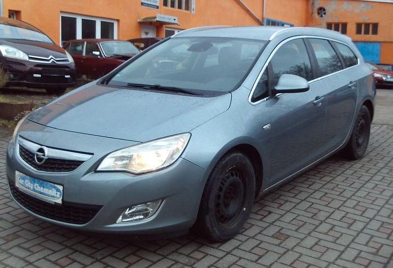 Gebraucht Opel Astra Innovation 125 PS (91 kW) 2011 Silber Kombi