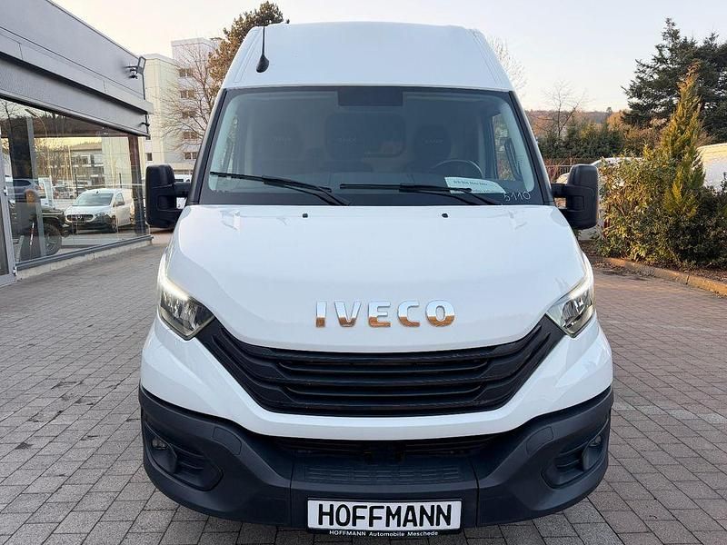 Gebraucht Iveco Daily 179 PS (131 kW) 2022 Weiß Limousine