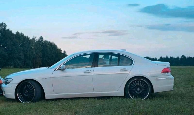 Gebraucht BMW 750 367 PS (269 kW) 2007 Weiß Limousine