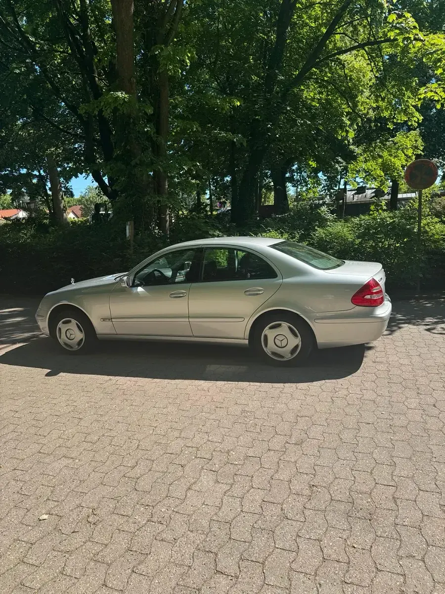 Gebraucht Mercedes E200 163 PS (119 kW) 2002 Silber Limousine