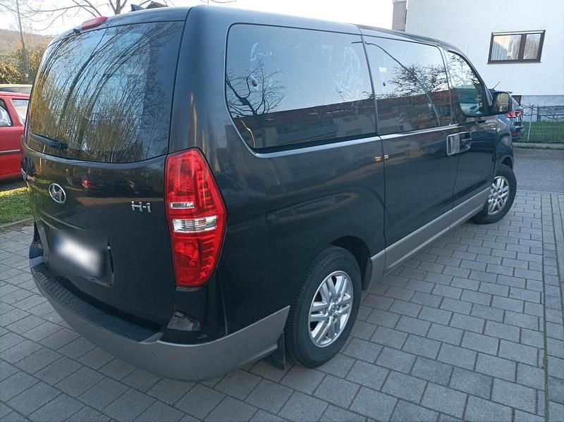 Schwarz Gebraucht 2017 Hyundai H-1 Van / Kleinbus | 10.750 € - Bild 1/4