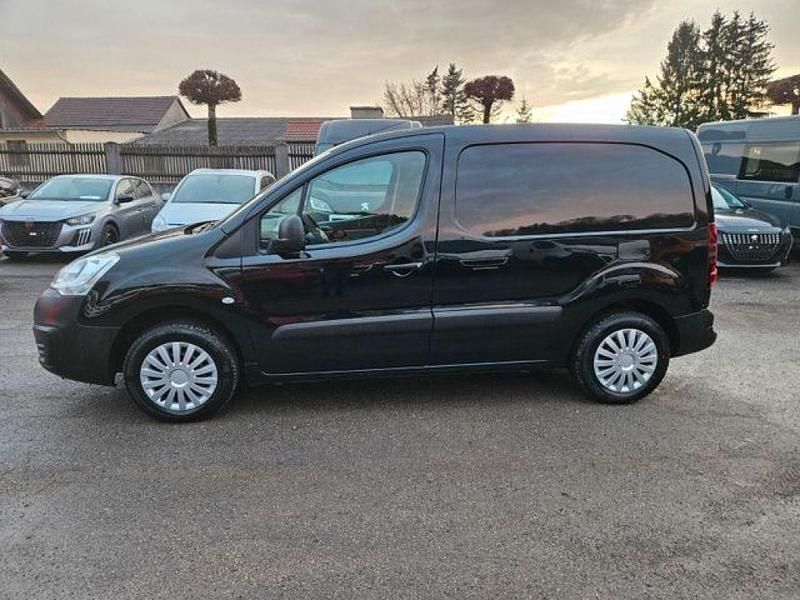 Lack onyx schwarz/deckende lacki Gebraucht 2016 Peugeot Partner Comfort Van / Kleinbus | 8.990 € (Fairer Preis) - Bild 1/4
