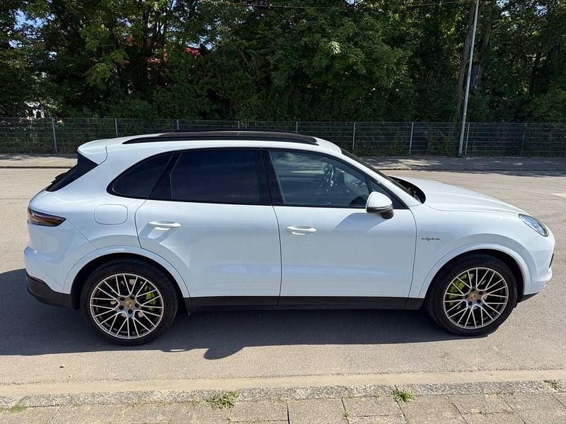 Weiß Gebraucht 2022 Porsche Cayenne Platinum Edition SUV | 82.800 € (Superpreis) - Bild 1/4