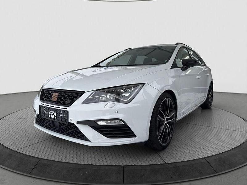 Weiss Gebraucht 2020 Seat Leon 4Drive Kombi | 25.436 € (Guter Preis) - Bild 1/4