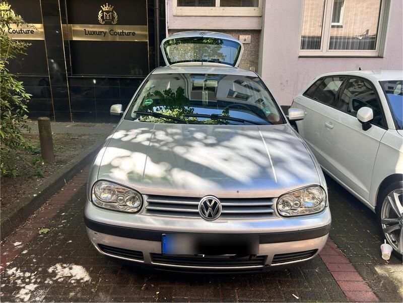 Silber Gebraucht 2002 VW Golf IV Kleinwagen | 1.249 € (Etwas zu teuer) - Bild 1/4