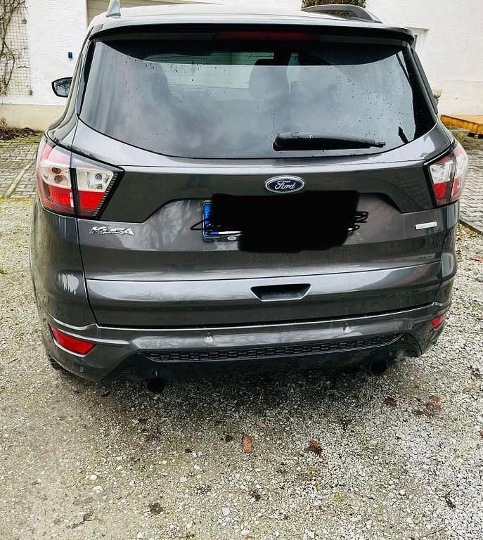 Gebraucht Ford Kuga ST 150 PS (110 kW) 2018 Grau SUV