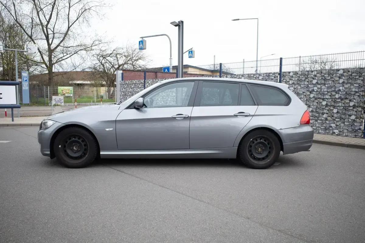 Gebraucht BMW 318 141 PS (103 kW) 2009 Silber Kombi
