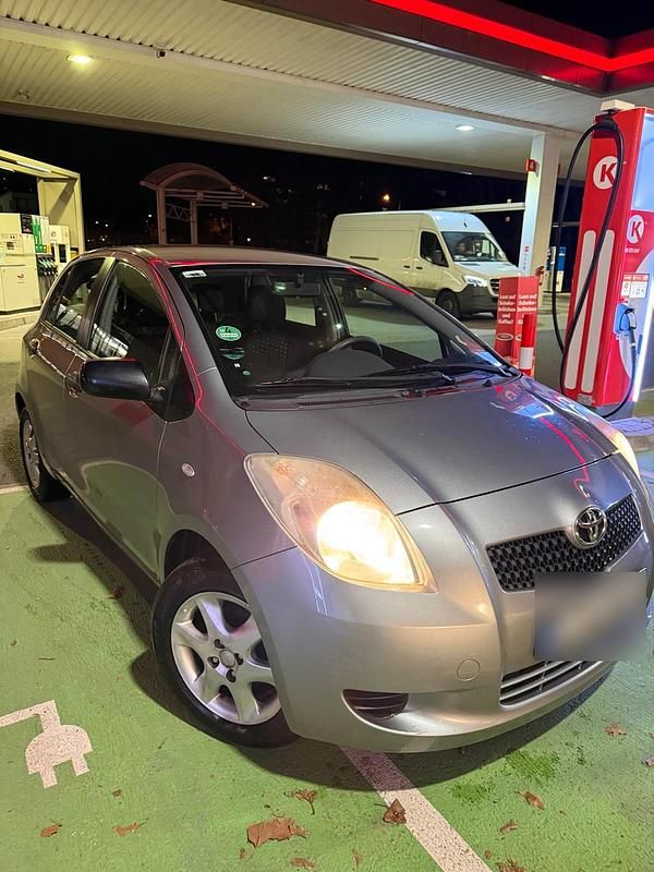Gebraucht Toyota Yaris 69 PS (50 kW) 2008 Grau Kleinwagen