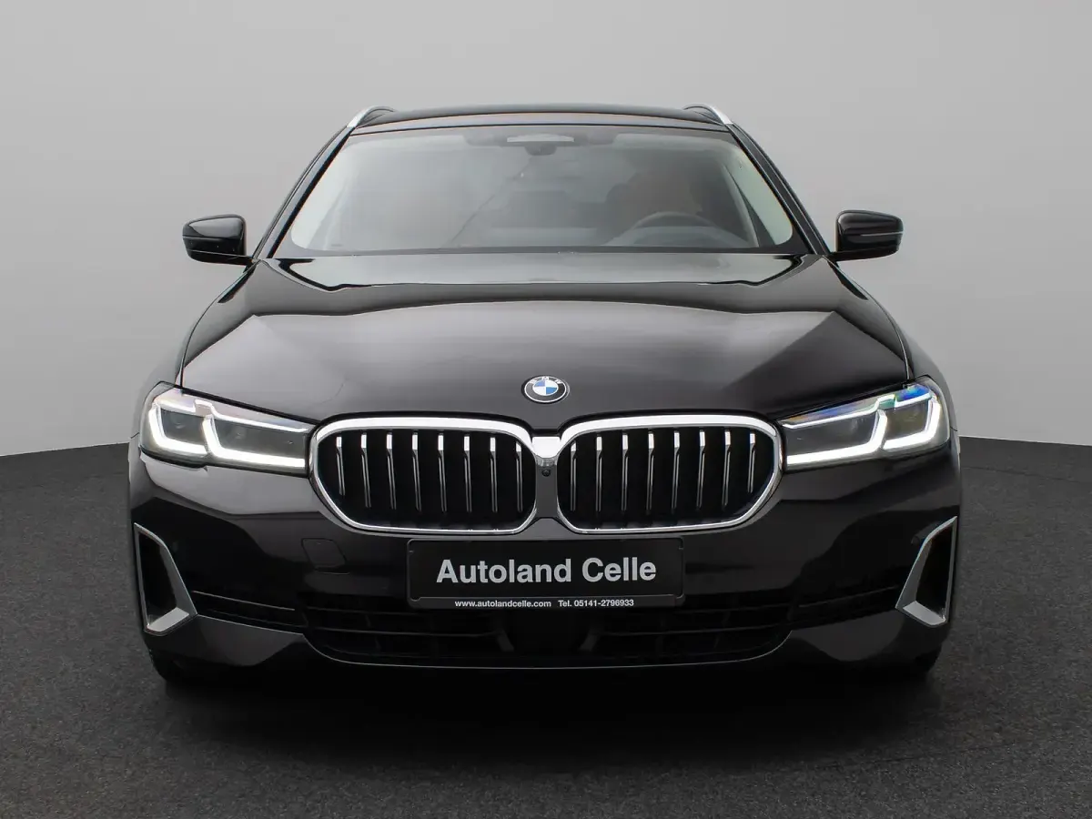 Gebraucht BMW 530 Luxury Line 286 PS (210 kW) 2023 Schwarz 2668braun Limousine