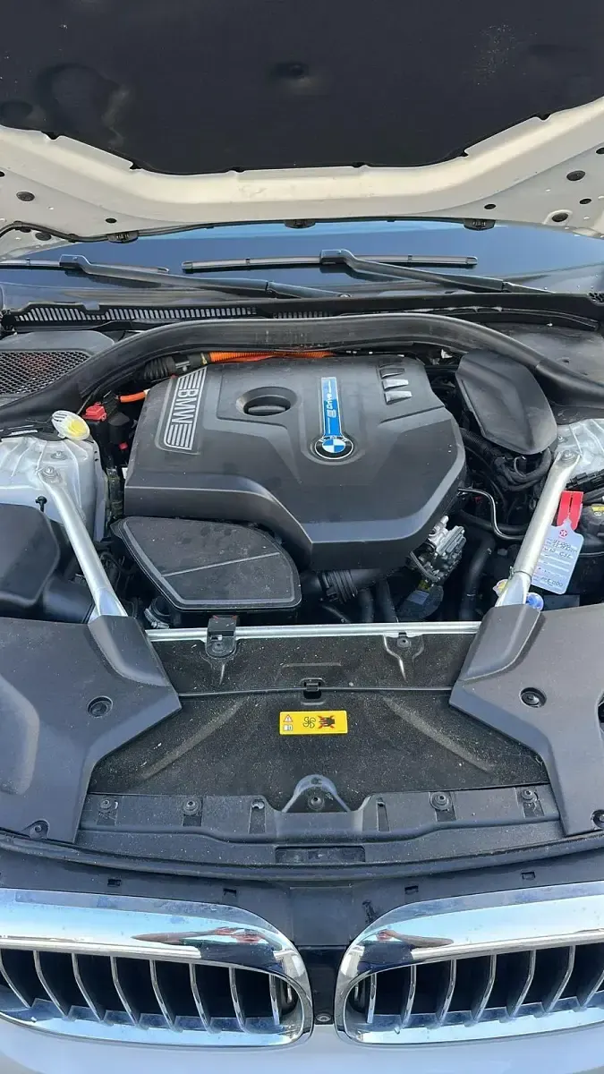 Używany BMW 530 iPerformance 252 KM (185 kW) 2019 Biały Sedan/Limuzyna