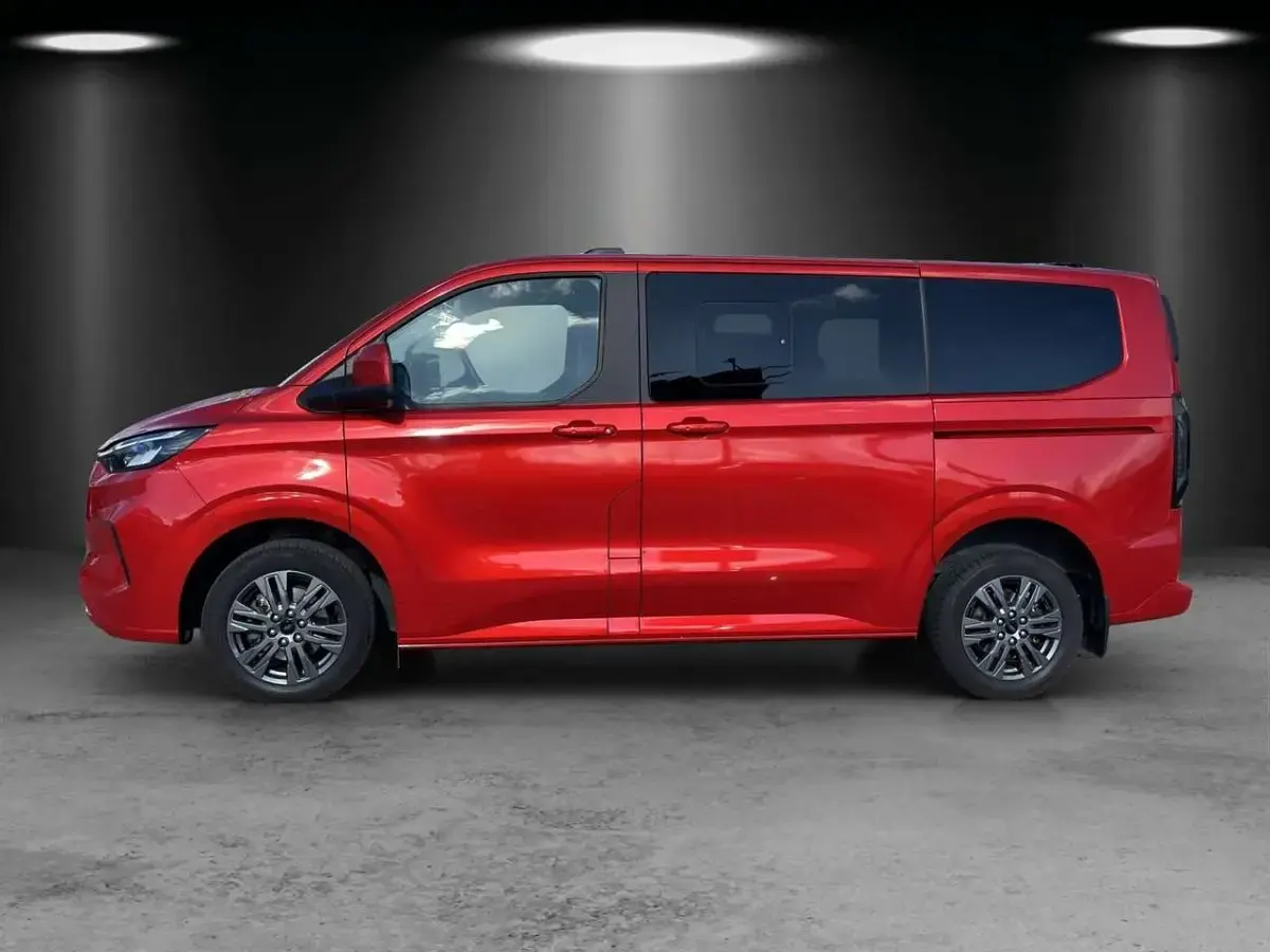 Gebraucht Ford Tourneo Titanium 136 PS (100 kW) 2024 Blau Van / Kleinbus