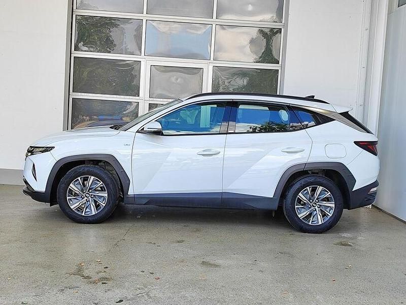 Gebraucht Hyundai Tucson Select 136 PS (100 kW) 2021 Polar white / sol SUV