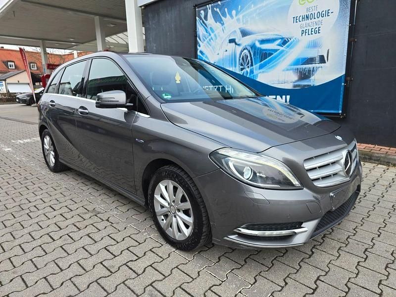 Gebraucht Mercedes B180 109 PS (80 kW) 2012 Grau Van / Kleinbus