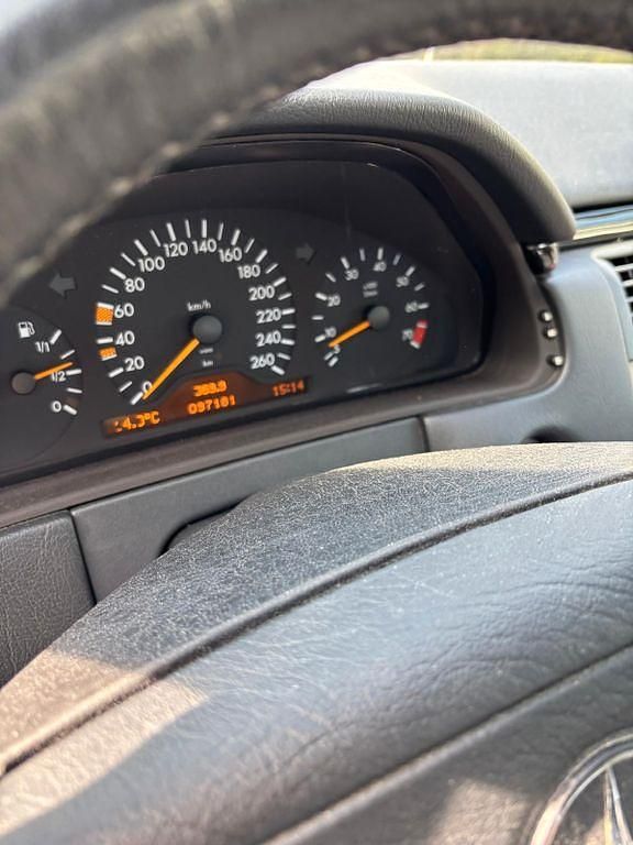 Gebraucht Mercedes E280 Avantgarde 193 PS (141 kW) 1996 Silber Limousine