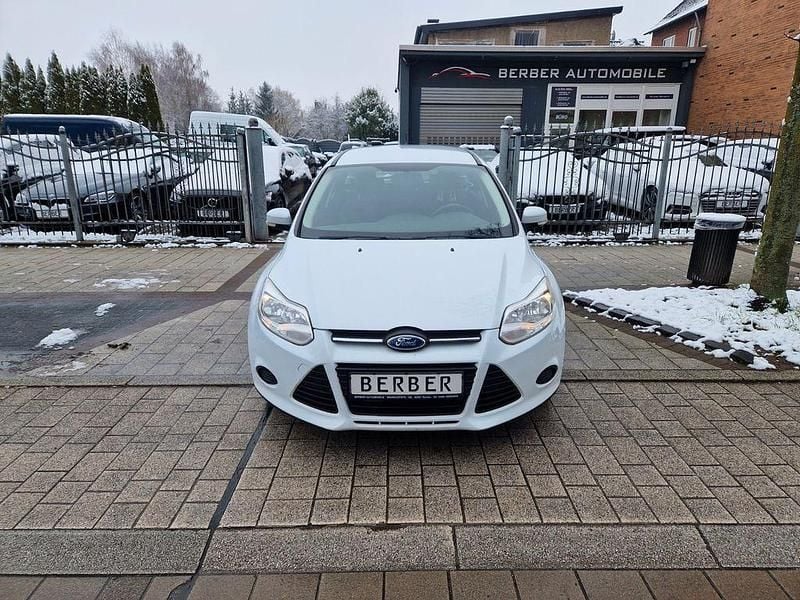 Gebraucht Ford Focus Ambiente 95 PS (69 kW) 2013 Weiß Limousine