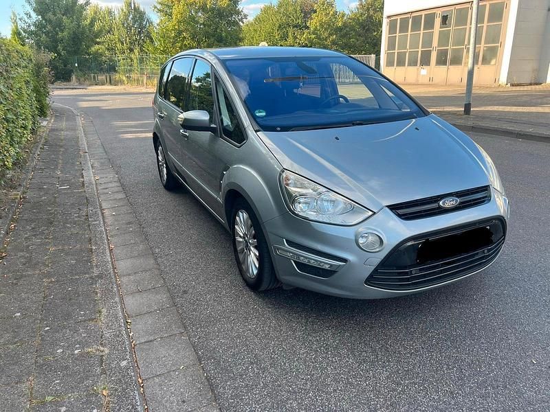 Silber Gebraucht 2013 Ford S-MAX Van / Kleinbus | 5.300 € (Guter Preis) - Bild 1/4