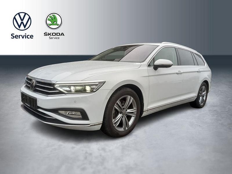 Weiß Gebraucht 2022 VW Passat Elegance Kombi | 27.970 € (Teuer) - Bild 1/4