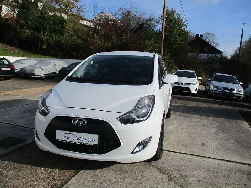 Weiß Gebraucht 2015 Hyundai ix20 Classic Kleinwagen | 6.900 € (Fairer Preis) - Bild 1/4