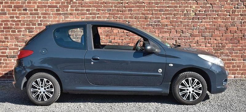 Gebraucht Peugeot 206+ S 60 PS (44 kW) 2012 Grau Kleinwagen