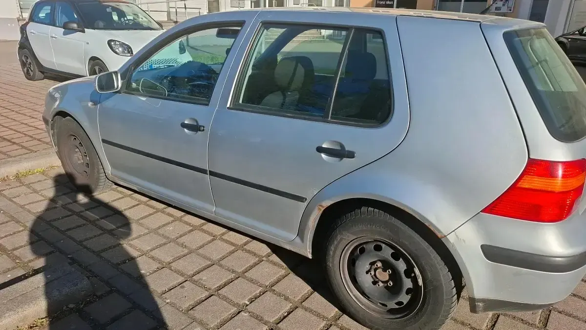 Second-hand VW Golf IV 75 CP (55 kW) 2002 Argintiu Hatchback