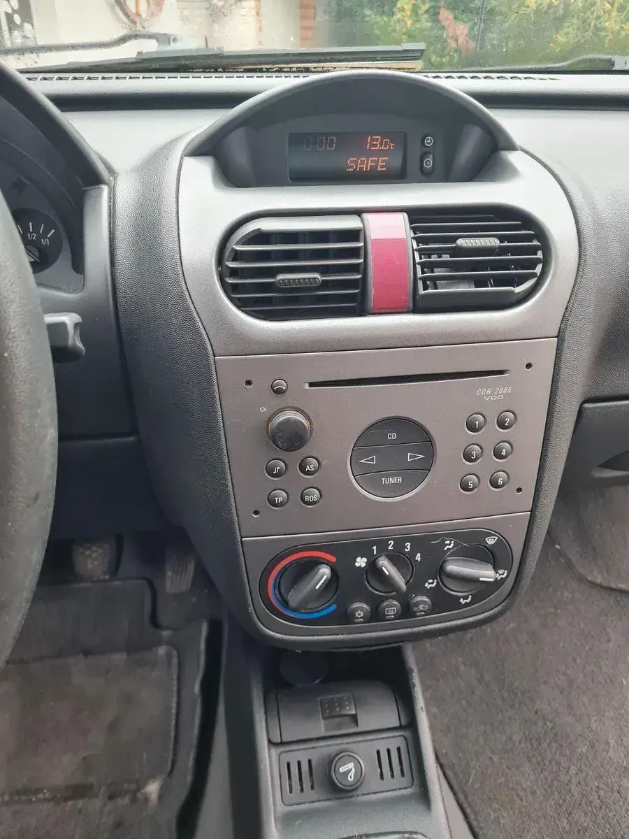 Używany Opel Corsa Enjoy 60 KM (44 kW) 2004 Szary Hatchback