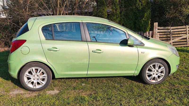 Gebraucht Opel Corsa 87 PS (63 kW) 2010 Grün Kleinwagen