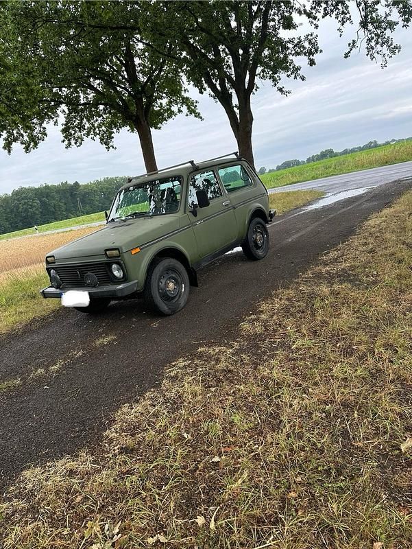 Grün Gebraucht 2006 Lada niva SUV | 2.500 € (Fairer Preis) - Bild 1/4