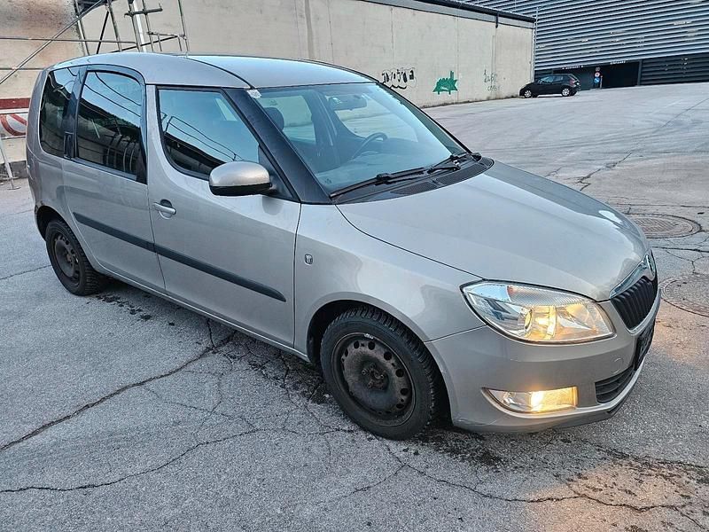 Gebraucht Skoda Roomster 82 PS (60 kW) 2012 Gold Van / Kleinbus