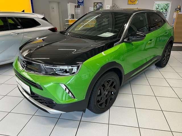 Matcha green/ikone gruen Gebraucht 2021 Opel Mokka-e Ultimate SUV | 15.290 € (Fairer Preis) - Bild 1/4