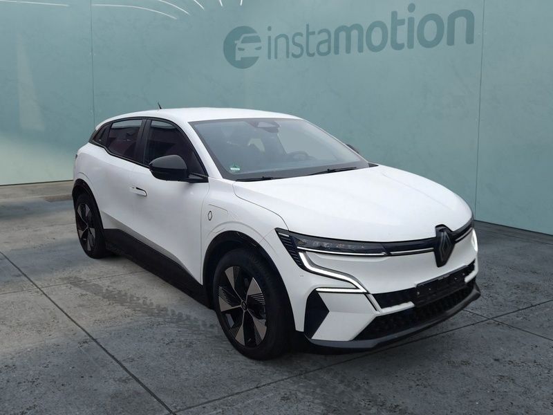 Weiß Gebraucht 2022 Renault Mégane Equilibre Limousine | 27.688 € (Etwas zu teuer) - Bild 1/4