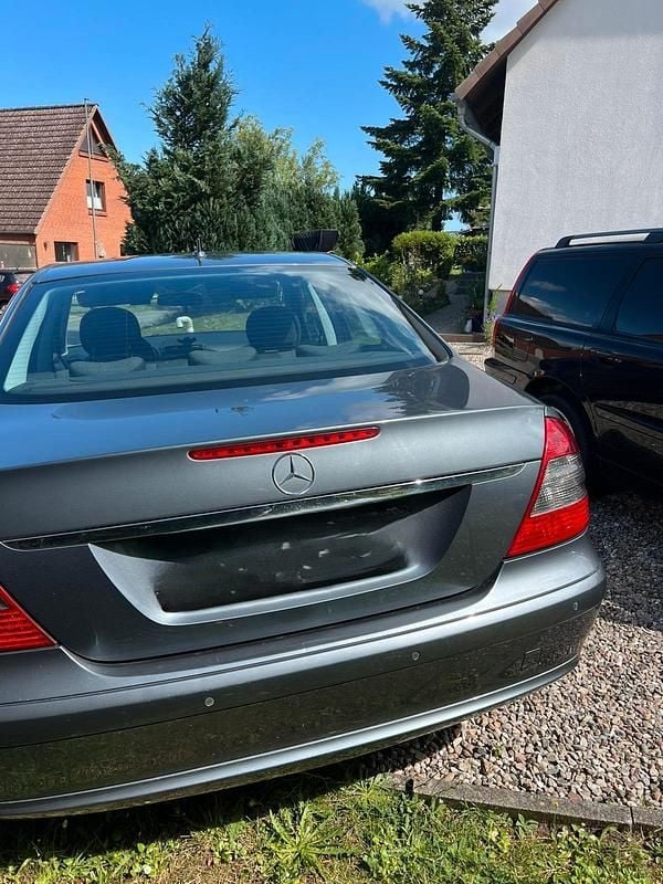 Gebraucht Mercedes E200 136 PS (100 kW) 2009 Grau Limousine