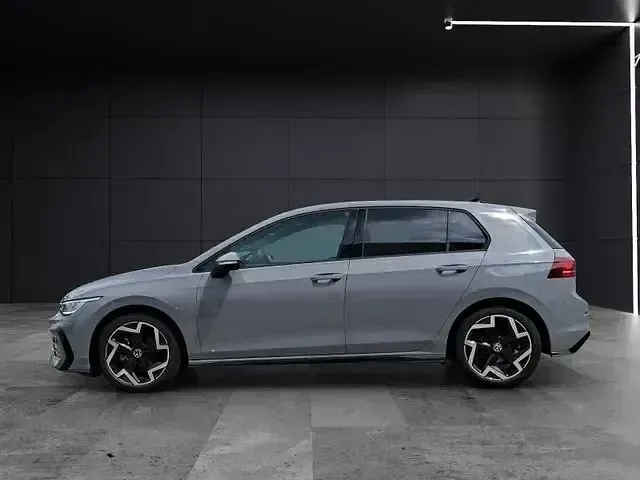 Gebraucht VW Golf VIII R-line 150 PS (110 kW) 2025 Grau Limousine
