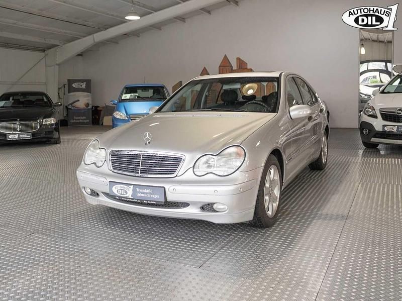 Gebraucht Mercedes C220 150 PS (110 kW) 2003 Brillantsilber  metalliclack (metallic) Limousine