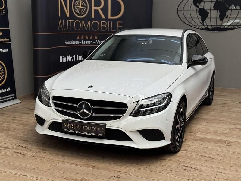 Weiss Gebraucht 2020 Mercedes C220 Avantgarde | 26.249 € (Superpreis) - Bild 1/3