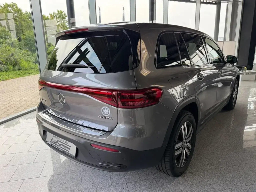 Gebraucht Mercedes EQB300 167 kW (228 PS) 2025 Grau SUV