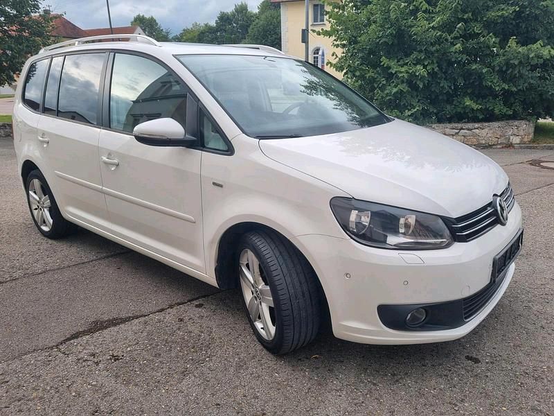 Weiß Gebraucht 2013 VW Touran Life Van / Kleinbus | 6.000 € (Guter Preis) - Bild 1/4